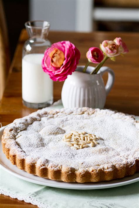 Prepara de forma fácil en casa tarta de la abuela. La tarta de la abuela. Torta della nonna, receta italiana