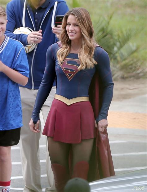 Supergirl Set Photos In Los Angeles Melissa Benoist Filmofilia Sexy Supergirl Supergirl