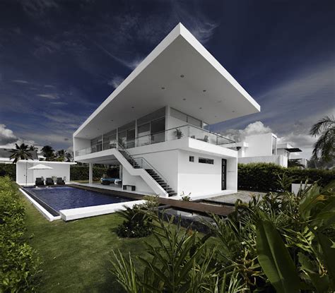 World Of Architecture Modern Home With Sharp Lines Lifts Up The