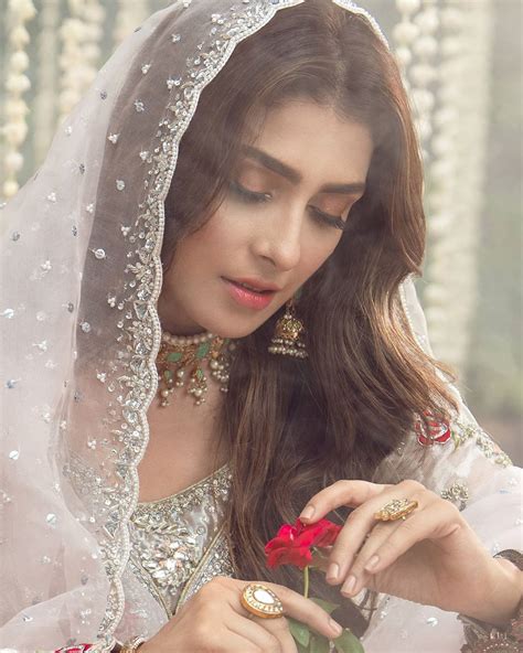 ayeza khan is looking gorgeous in her latest bridal shoot for annus abrar reviewit pk