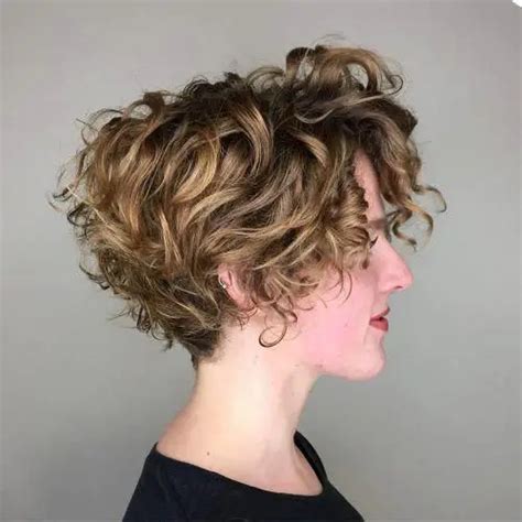 Curly Wedge Haircut 20 Simple And Easy Short Hairstyles For Older Women To Look Younger