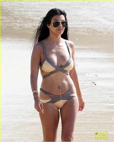 Kourtney Kardashian And Kendall Jenner Pose For Bikini Pics Photo