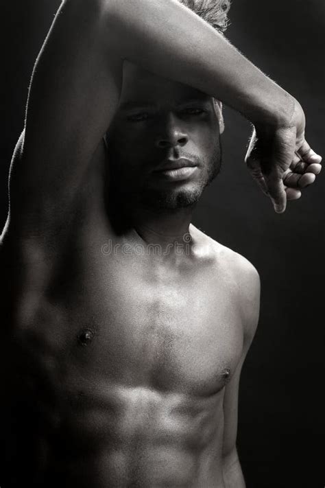 Uomo Sexy Del Nero Nudo Del Torso Dell Afroamericano Immagine Stock