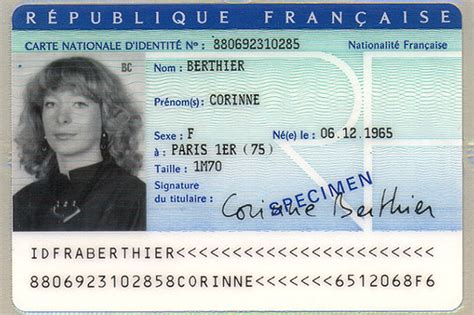 « les niveaux de sécurité des cartes nationales d'identité délivrées par les états membres (…) varient considérablement, ce qui accroît le risque de falsification et de fraude documentaire et entraîne des difficultés pratiques pour. À quoi ressembleront les prochaines cartes d'identité ...