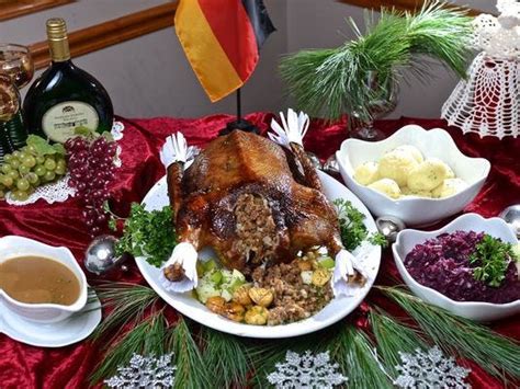 The traditional christmas dinner in germany is roast poultry or game served with apple and sausage stuffing, potato dumplings and red cabbage. 21 Ideas for Traditional German Christmas Dinner - Best ...