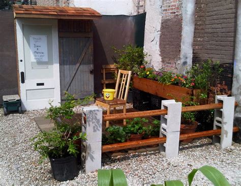 What can i use as a temporary fence. 15 Awesome Outdoor DIY Projects Using Concrete Blocks
