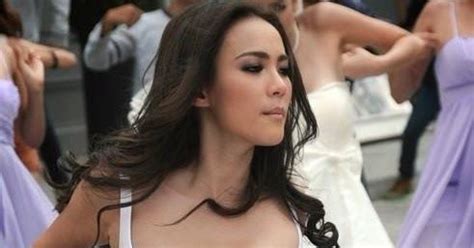 บอกเลยว่าอิจฉาอย่างแรง ว่าแล้วก็อย่ารอช้า วันนี้ (28 มีนาคม 2559) กระปุกดอทคอมได้รวบรวมภาพของ 4 พี่น้องบ้านเติมธนาภรณ์ เจี๊ยบ, กิ๊บซี่, หนู และกวาง. กิ๊บซี่-วนิดา เติมธนาภรณ์ โชว์ปั่นนมสนั่นเมือง (มีรูปภาพ)