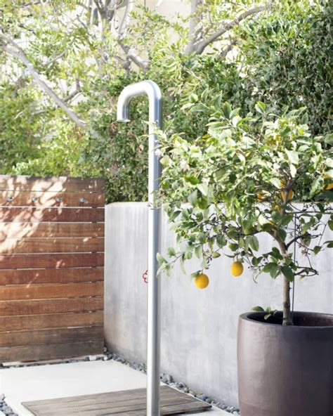 21 Refreshingly Beautiful Outdoor Showers I Bet Youd Love To Step Into Shower Step Outdoor