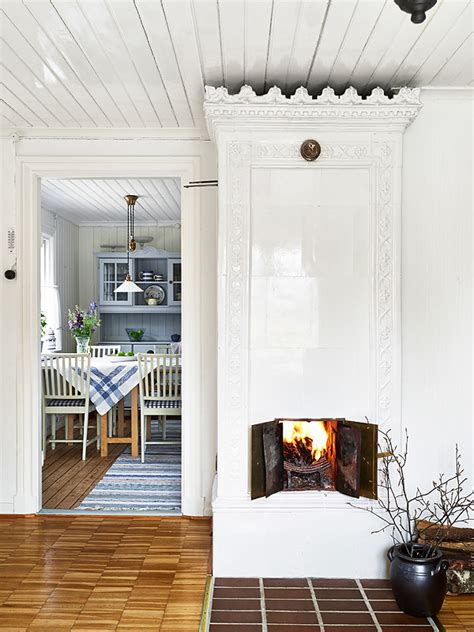 Hanging antique lanterns around your deck, for example, are a simple way to create great accents for your cottage exterior while adding character beyond the typical summertime decor. my scandinavian home: A pretty Swedish summer cottage