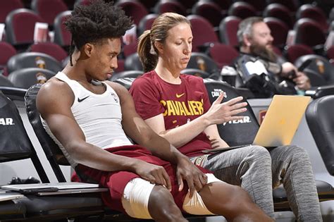Depaul Sports Business Cleveland Cavs Assistant Coach Lindsay Gottlieb Speaks To Depaul