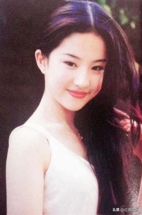 Liu Yifei Born In Wuhan Hubei In 1987 Is Named Liu Qianmeizi In