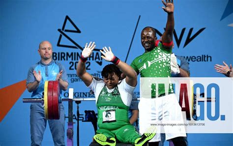 com22 para powerlifting alice folashade oluwafemiayo of nigeria celebrates after winning gold in