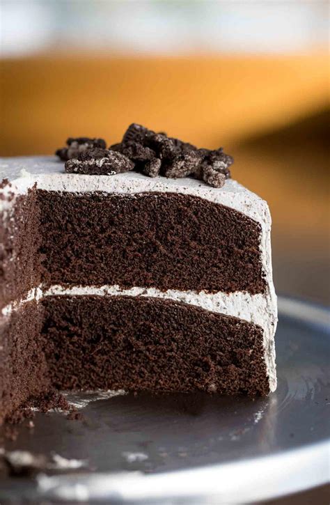Beat the wet ingredients together in a medium bowl. Oreo Cake | RecipeLion.com