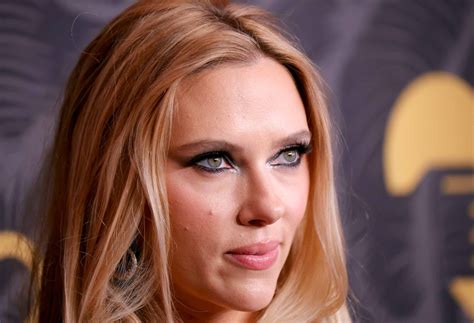 Scarlett Johansson Golden Heart Awards Cleavage Breasts Hot Celebs Home