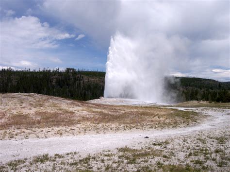 Old Faithful Geyser In Yellowstone National Park Wyoming Image Free