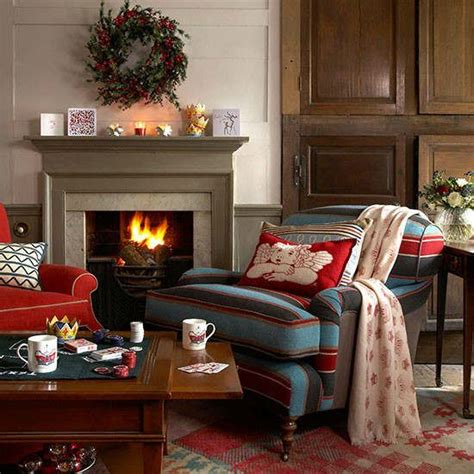 See smart small living room design ideas and decor inspiration that can maximize the size of any room. 33 Best Christmas Country Living Room Decorating Ideas | Living room decor country, Country ...