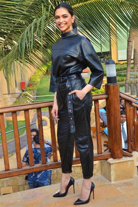 Deepika Padukone Completed Her Outfit With A Pair Of Black Pumps