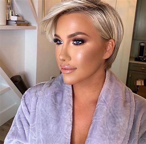 Savannah Chrisley Stuns In Her Most Glam Looks After Rumored Split From Nhl Player Nic Kerdiles