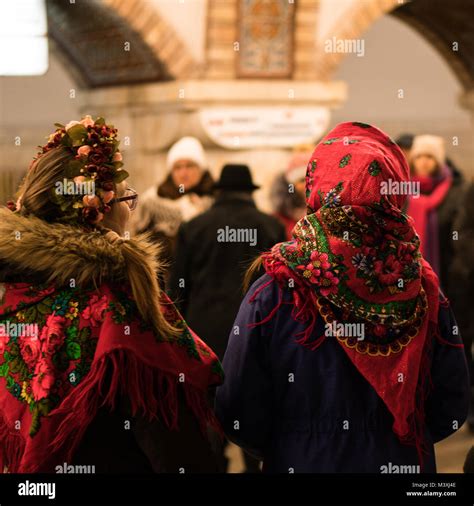 KIEV UKRAINE Jan Les Jeunes Filles Ukrainiennes Dans L Usure Ethniques Traditionnels