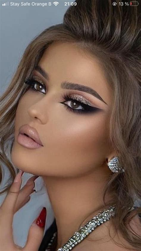 Pin By Amela Poly On Model Face Fashion Makeup Glamour Makeup Classy Makeup
