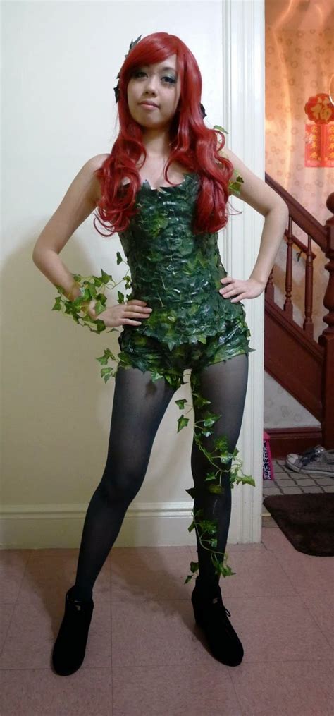 my cute bow cosplayer lifestyle blogger halloween easy poison ivy cosplay costume and makeup