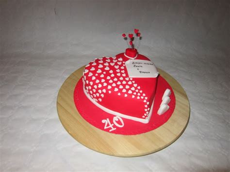 Una bella torta per il 50 ° anniversario del matrimonio decorata. LODOCAKE: cake anniversario