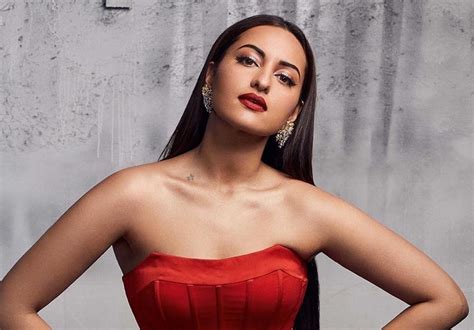 Mission Mangal Actress Sonakshi Sinha Reveals She Was In Relationship With A Celebrity Ibtimes