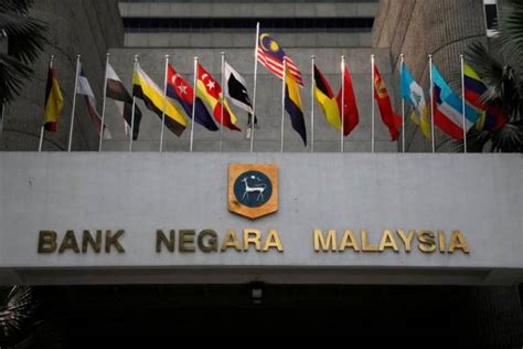 Malaysia's central bank left its overnight policy rate unchanged at 3.25 percent on thursday, reiterating that its key interest rate remains accommodative to growth, and that bigger spending domestically will help offset the impact of weak oil prices. Bank Negara's Overnight Policy Rate remains at 1.75%
