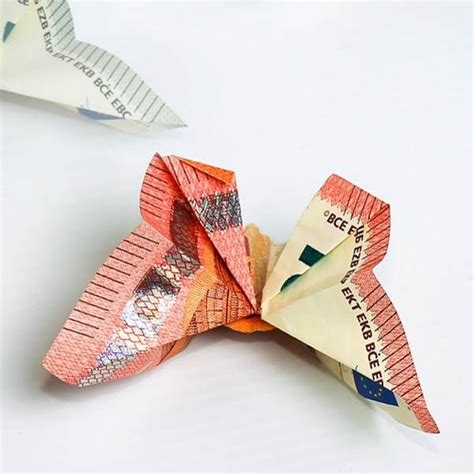 Auch wenn dem beschenkten ein geldschein beim auseinanderfalten kaputt geht, gilt das gleiche. Geldgeschenke basteln (mit Bildern) | Geldgeschenke ...