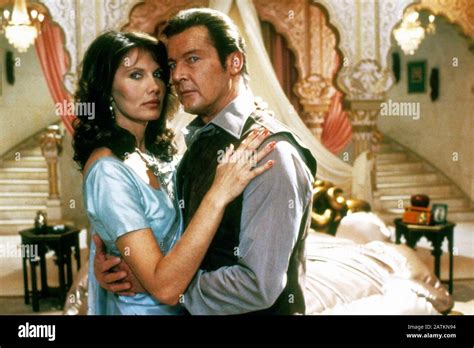 Octopussy Maud Adams Roger Moore Fotos Und Bildmaterial In Hoher My