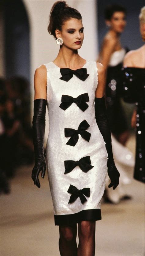 Linda Evangelista Chanel Runway Show Ss 1987 By Lagerfeld Fashion