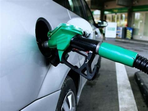 Petrol stayed stable at rs.93.03 per litre. #PetrolPrice: फिर कम हुए पेट्रोल -डीजल के दाम , इस बार 6 ...