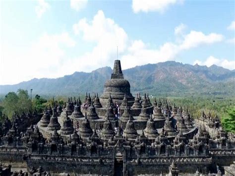 Mengenal Sejarah Candi Budha Terbesar Di Dunia Indonesia Traveler
