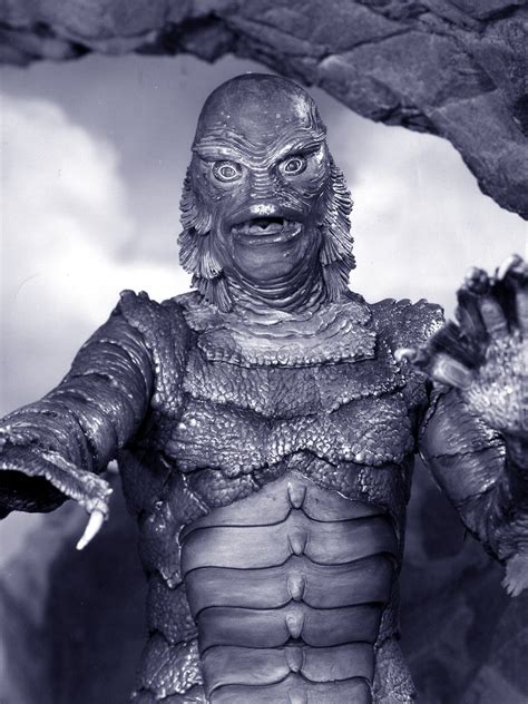 Creature From The Black Lagoon Official Clip Underwater Hunt