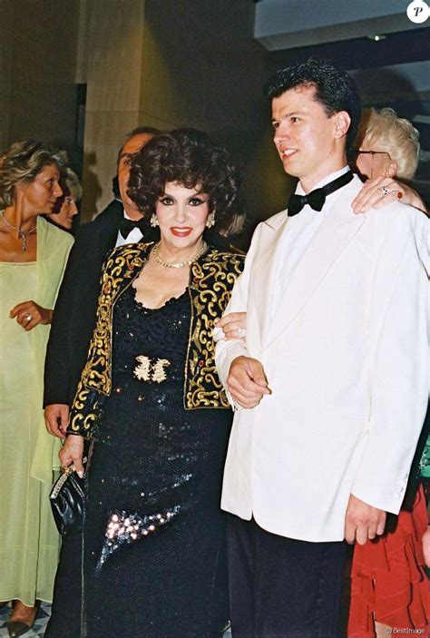Final dimensions (width x height): Gina Lollobrigida et Javier Rigau au bal de la Croix Rouge ...