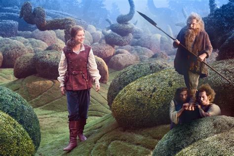In narnia while it lasts foreshadows her being told at the end of the film that she can't. Photo du film Le Monde de Narnia : L'Odyssée du Passeur d ...