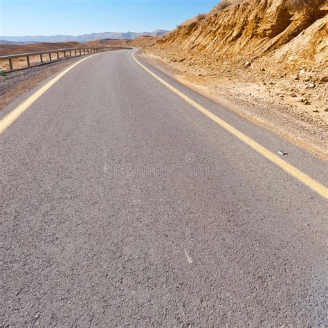 Road In Desert Stock Photo Image Of Heat Middle Land 72827970