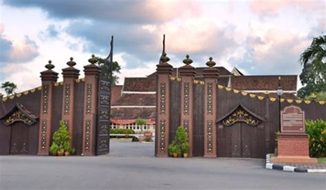 Karena alasan dan pertimbangan tertentu pemerintah malaysia memutuskan sementara istana lama dijadikan museum diraja. 49 Bangunan Bersejarah Di Malaysia Yang Menarik | Jom ...