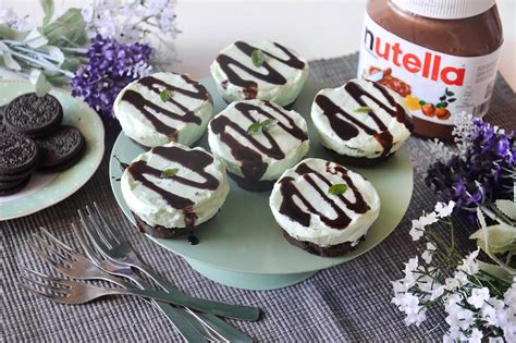 La cheesecake menta e cioccolato, è una torta golosa ideale per chi ama i gusti intensi come in un cutter sminuzzate i biscotti al cioccolato. Mini cheesecake menta e cioccolato | Ricetta (con immagini ...