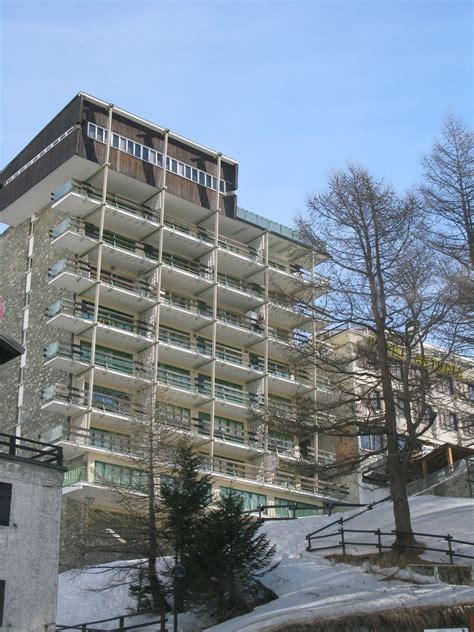 380 annunci di appartamenti e case in vendita a fasano, trova l'immobile più adatto alle tue esigenze. Carlo Mollino - Casa del Sole - Cervinia