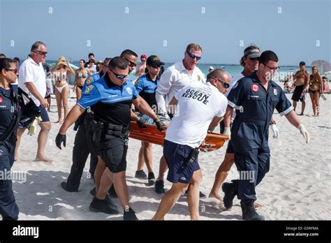 Miami Beach Floridaatlantic Oceanpublicsandocean Rescuepolice