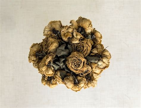 Premium Photo Dead Bouquet Of Roses Wither Dry
