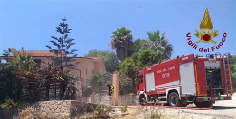 Palma di Montechiaro, incendio mezzi agricoli in località ...