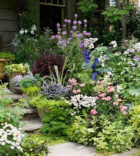 These flowers create the perfect cottage garden. Exquisite Purple and White Flower Combinations | Gardens ...