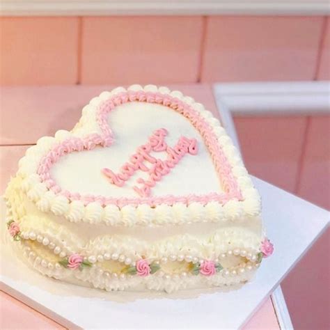 Cake aesthetic 🍰🎂 | Pastel cakes, Pretty birthday cakes, Cute birthday