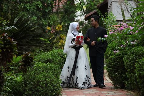 Butik pengantin naynis menyediakan pakej perkahwinan lengkap, solekan , fotografi dan catering. Drs Anggun Butik Pengantin & Spa