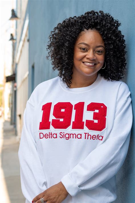 1913 Chenile Sweatshirt in 2020 | Delta sigma theta gifts, Delta sigma