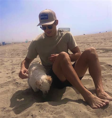 𝖥𝖠𝖭𝖯𝖠𝖦𝖤 𝖠𝖬𝖠𝖭𝖣𝖨𝖭𝖤 on Instagram Timothy Loofa on the beach