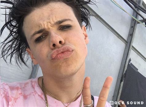Pin By Michaela Wright On Yungblud And Mgk Dominic Harrison Black