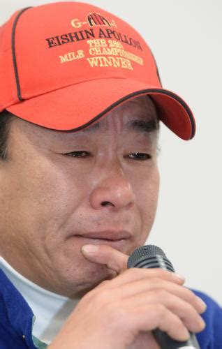 エイシンか！ エイシンフラッシュが抜け出している！ なんとなんと皐月賞3着馬！ 逆襲のムチが飛んで内田博幸エイシンフラッシュ！ そして2歳王者のローズキングダムが続きました！ 2強は崩れた今年のダービー！ 勝ったのはエイシンフラッシュ！ 内田. エイシンフラッシュの思い出のレースを問われ、涙ぐむ藤原 ...